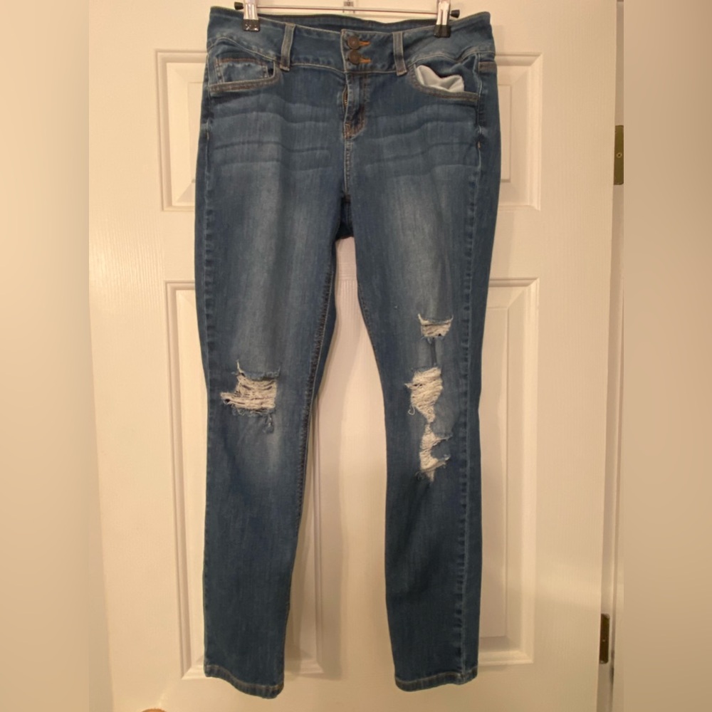 Refuge Ripped Jeans